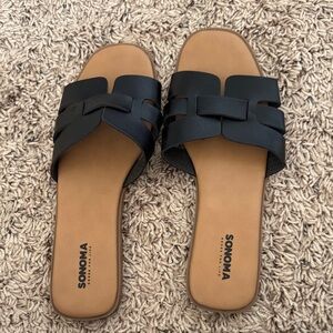 Sonoma Women's Black and Tan Slide Sandals